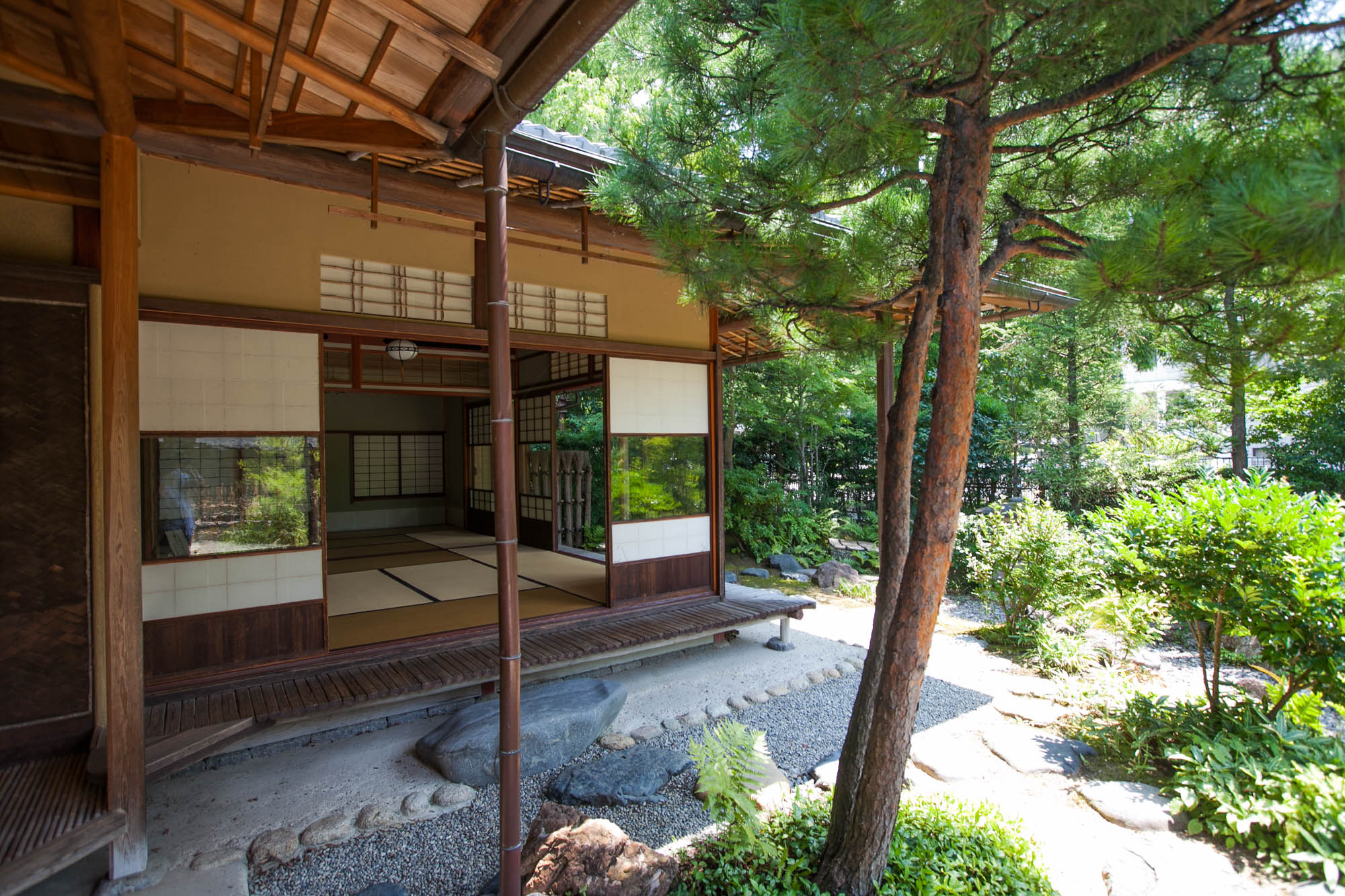 ゆるやかに生活を仕切る建具